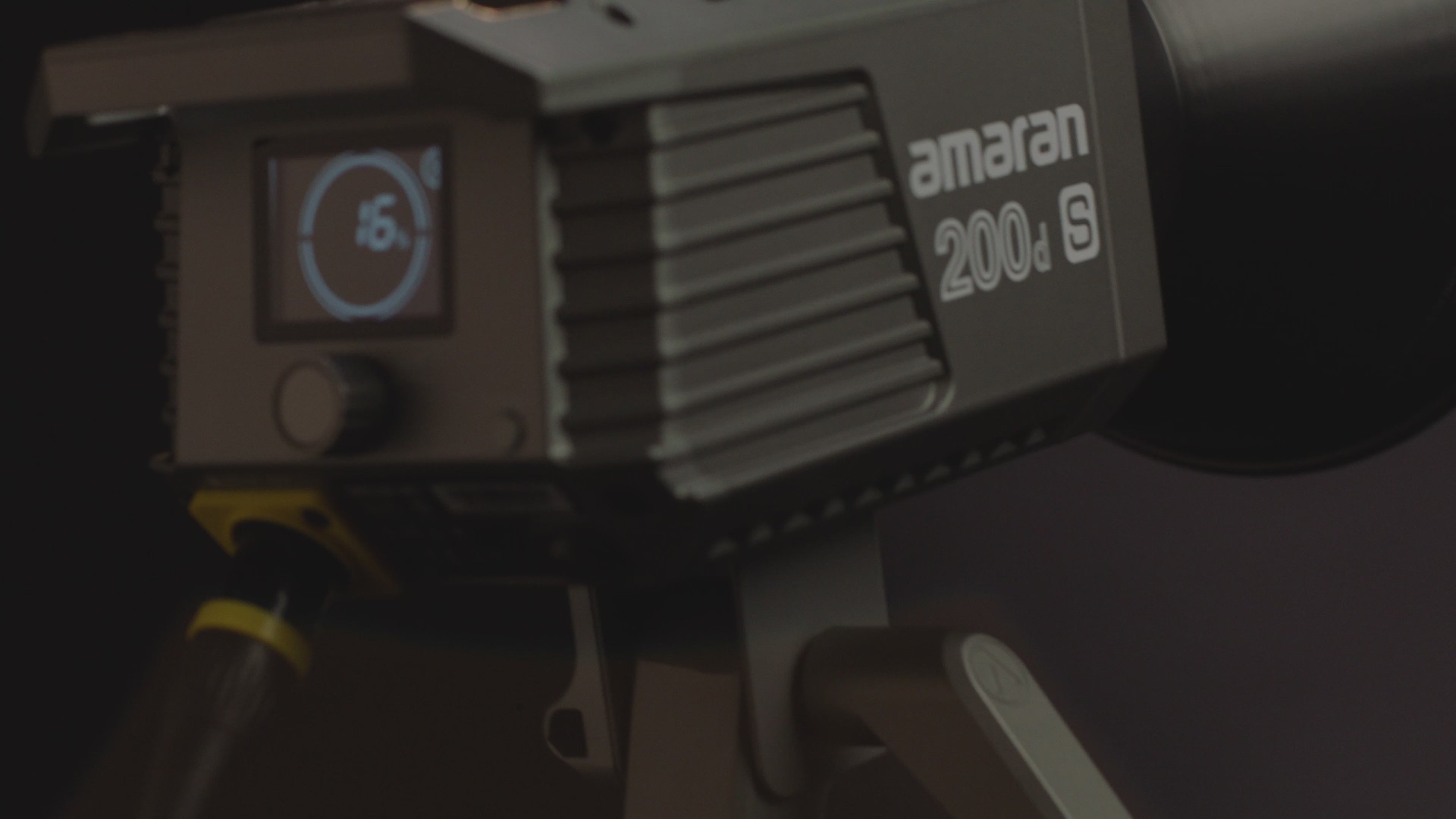 amaran 200d S- Compact Daylight Point-Source Light amaran 200d S- Compact Daylight Point-Source Light